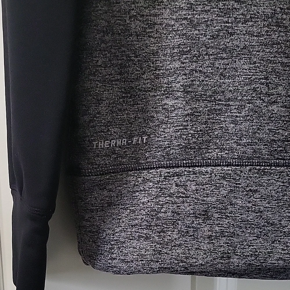 Nike Black and Gray Therma Fit Hoodie Womens Size Medium - Picture 3 of 11